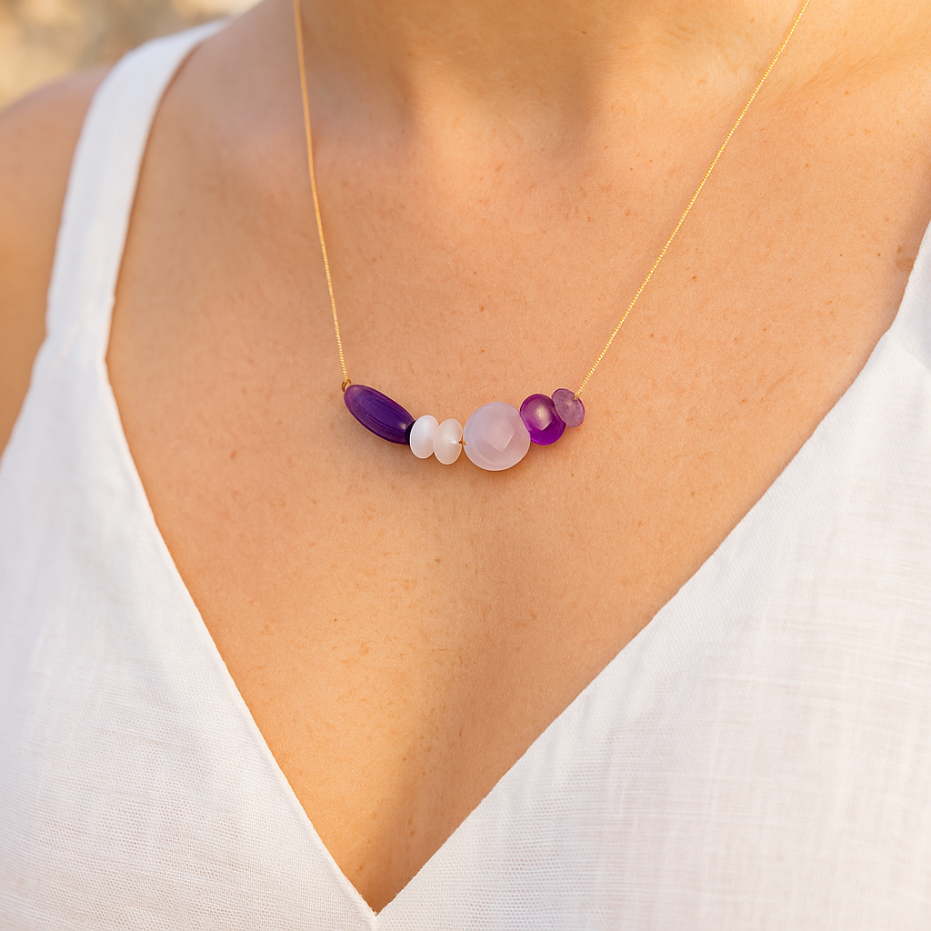 Collar en tonos violeta y lavanda