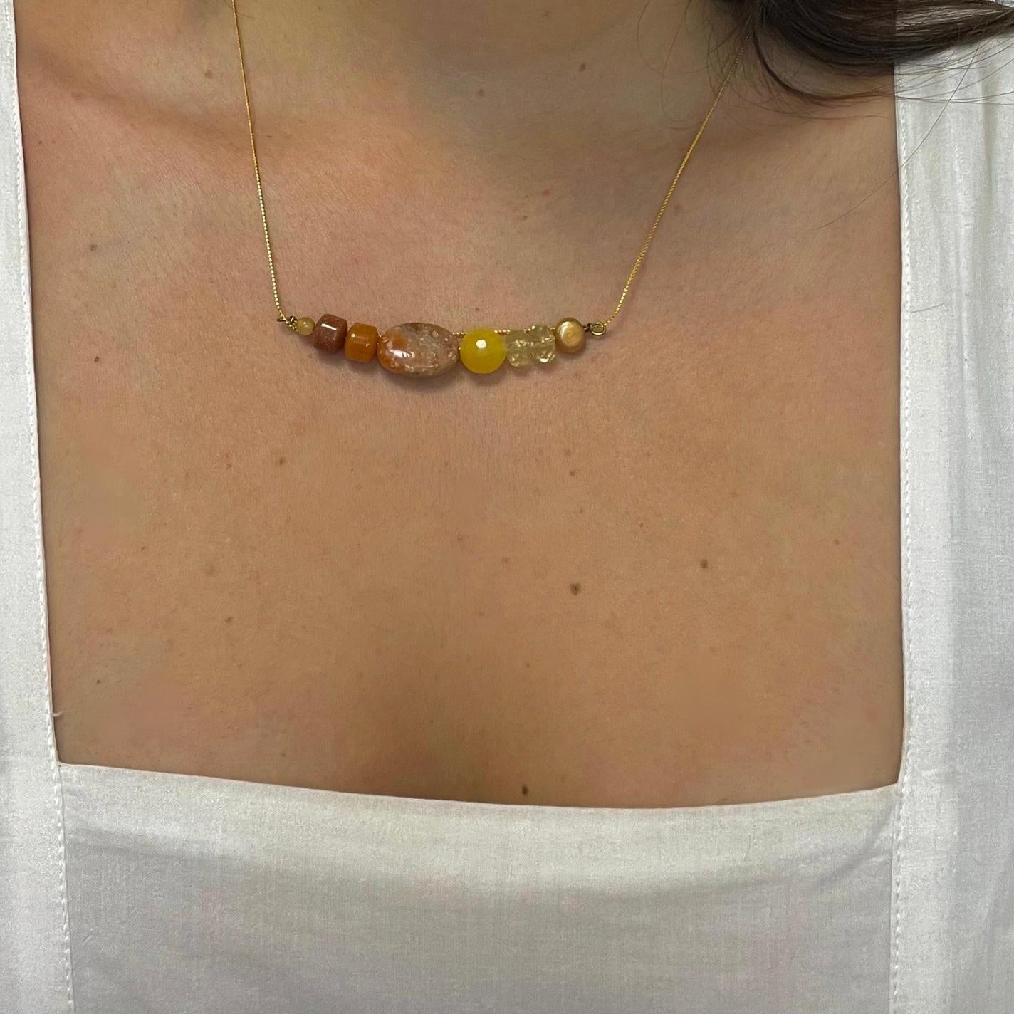 Collar único con ágata amarilla, citrino, jaspe y nácar