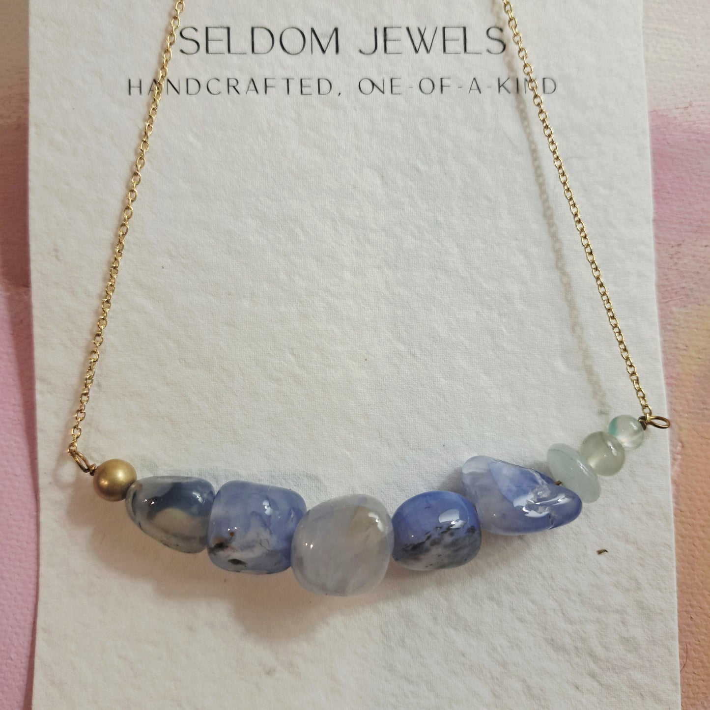 Collar de calcedonias azules